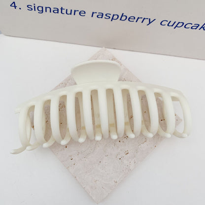 Sweet Scrub Color Acrylic Grasp Clip Simple Oval Hollow Leopard Grasp Hair Crab for Women Makeup Bath Hair Accessories